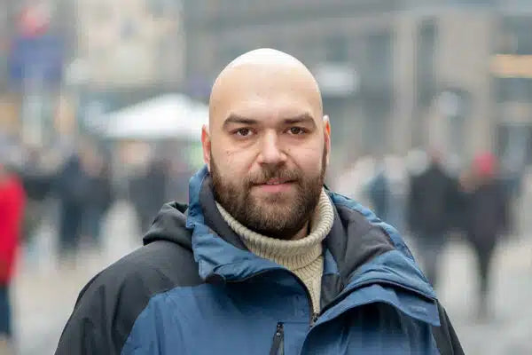 Why Your Bald Head Feels Tight, Flaky, or Dry During the Winter Season